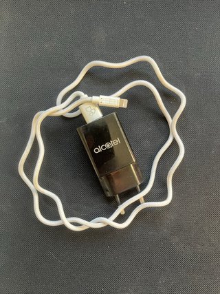 Cargador Alcatel Blanco con Cable Lightning