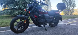 UM Renegade Vegas Negra y Roja 125cc