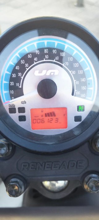 UM Renegade Vegas Negra y Roja 125cc