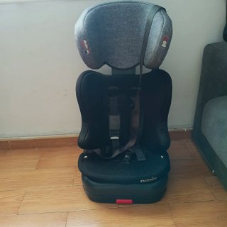 Silla de coche Nania gris y negra Isofix