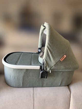 Carro Uppababy Cruz V2 con capazo