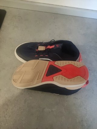 Sneakers sportive per bambini con dettagli brillanti