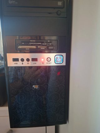 PC de sobremesa GERICOM gris y negro