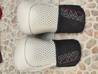 Protecciones boxeo/MMA negras con cruces