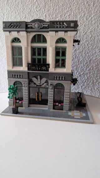 LEGO Creator 10251 Brick Bank Expert