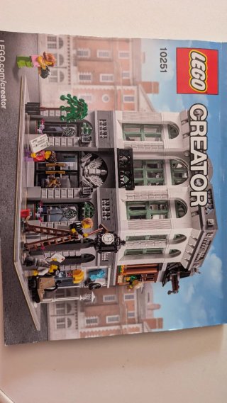 LEGO Creator 10251 Brick Bank Expert