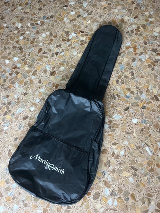 Funda para guitarra Martin Smith.