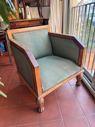 Sillón antiguo tapizado verde