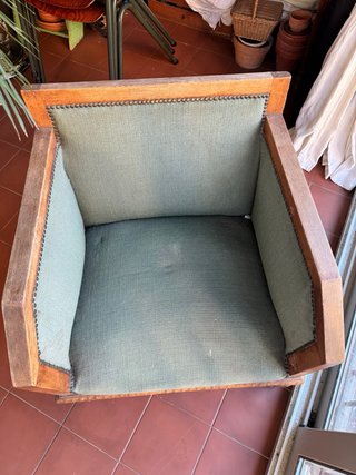 Sillón antiguo tapizado verde