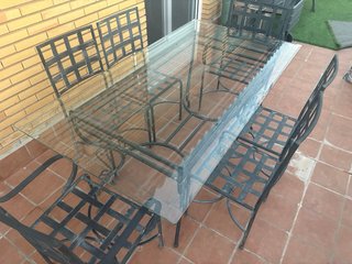 Mesa cristal forja y 6 sillas.