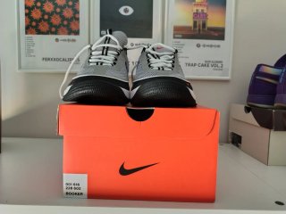 Nike Book 2 SP Zapatillas Grises y Rojas