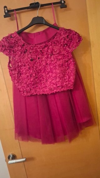 Vestido rojo con flores y tul