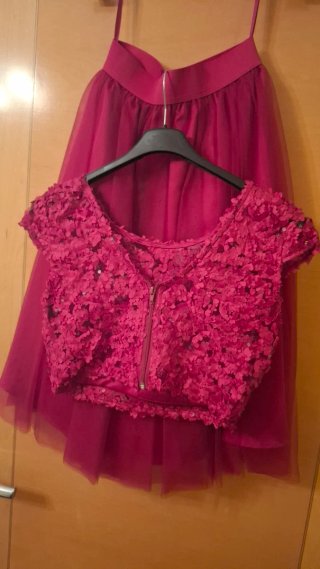 Vestido rojo con flores y tul