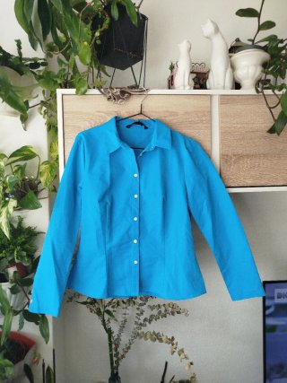 Camisa entallada azul Zara