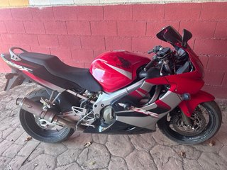 Honda CBR 600F Roja y Plata