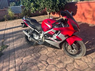 Honda CBR 600F Roja y Plata