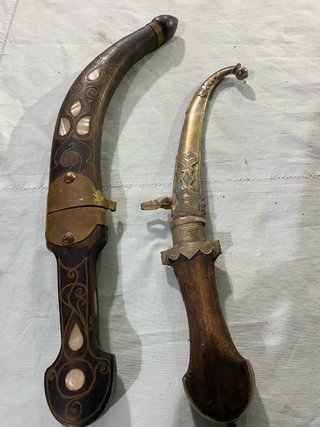 Pugnale antico decorato con madreperla suvenier