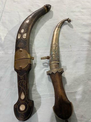 Pugnale antico decorato con madreperla suvenier