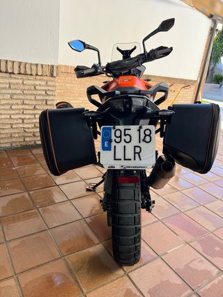 KTM 390 Adventure Negra y Naranja