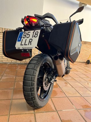 KTM 390 Adventure Negra y Naranja