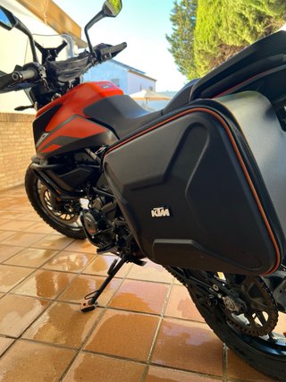 KTM 390 Adventure Negra y Naranja