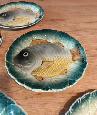 Conjunto antiguo: bandeja, salsera y 6 platos