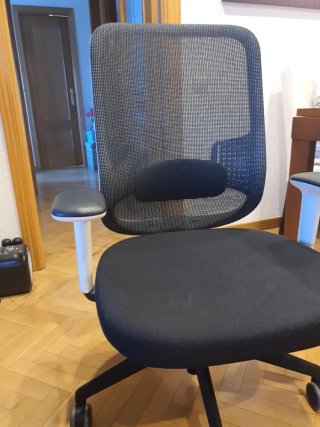 Silla de oficina ergonómica con ruedas