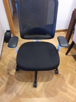 Silla de oficina ergonómica con ruedas