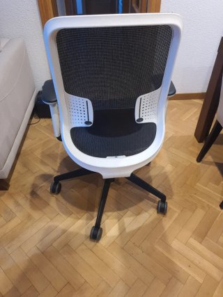 Silla de oficina ergonómica con ruedas