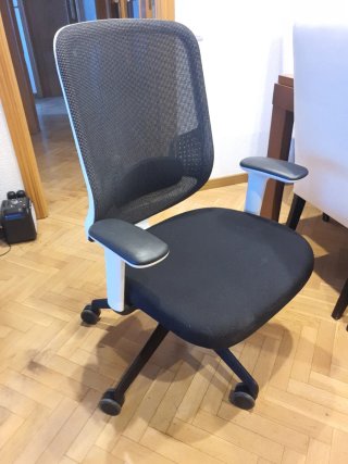 Silla de oficina ergonómica con ruedas