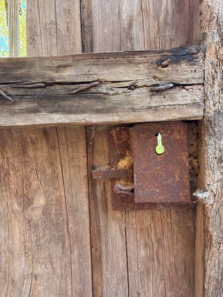 Puerta antigua de madera para restaurar