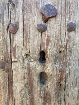 Puerta antigua de madera para restaurar