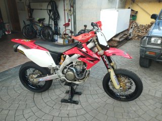 Honda CRF 450R Motocross Roja y Blanca
