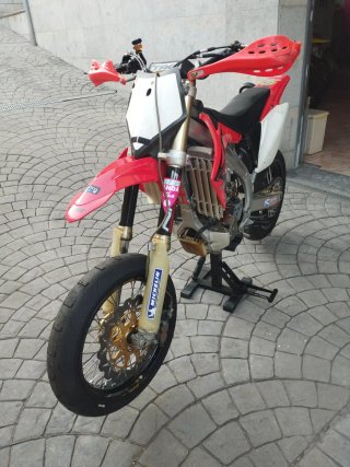 Honda CRF 450R Motocross Roja y Blanca