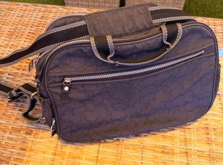 Bolso, saco y cambiador Tous