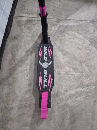Patinete Wild Bull rosa y negro