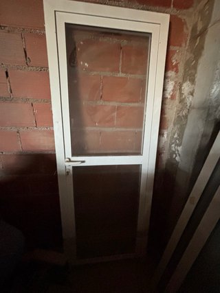 Puerta aluminio con vidrio