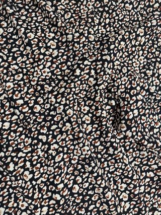 Mono negro estampado floral
