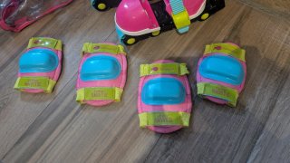 Conjunto de patines, protecciones y mochila