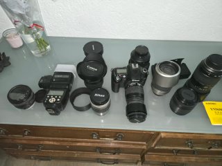 Nikon D90 DSLR + 4 objetivos + flash