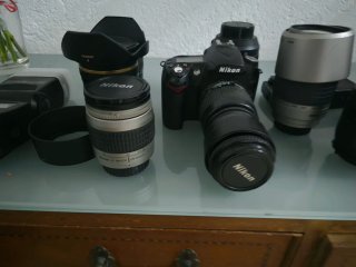 Nikon D90 DSLR + 4 objetivos + flash