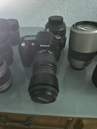 Nikon D90 DSLR + 4 objetivos + flash