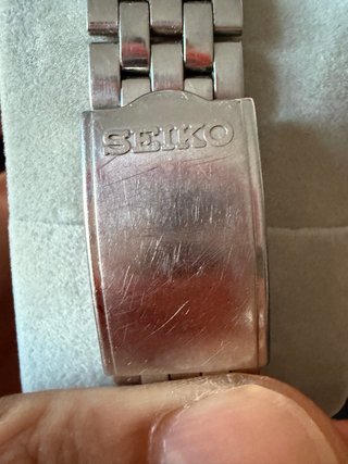 Reloj Seiko Quartz SQ100 Plata y Blanco