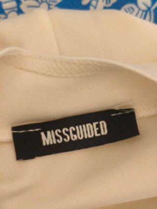 Vestido blanco Missguided espalda descubierta