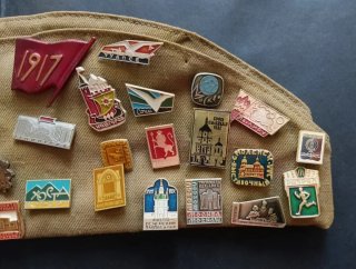 GORRO MILITAR RUSIA,CON 32 INSIGNIAS