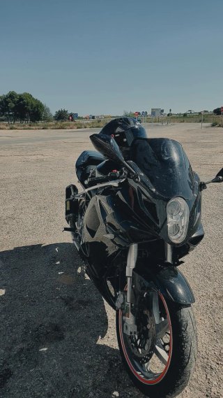 Hyosung GT650R Negra