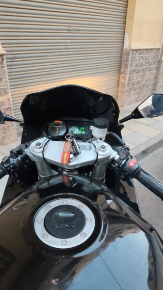Hyosung GT650R Negra