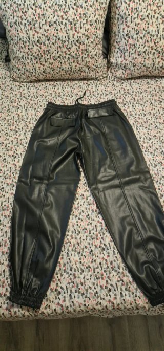 Pantalones efecto cuero negros