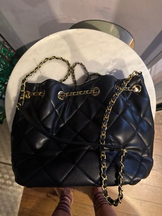 Borsa secchiello Chanel trapuntata nera