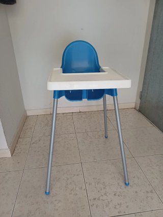 Trona bebé azul y blanca